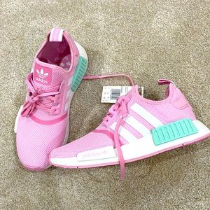 BNWT womens adidas R1. Size 6.5 - pink